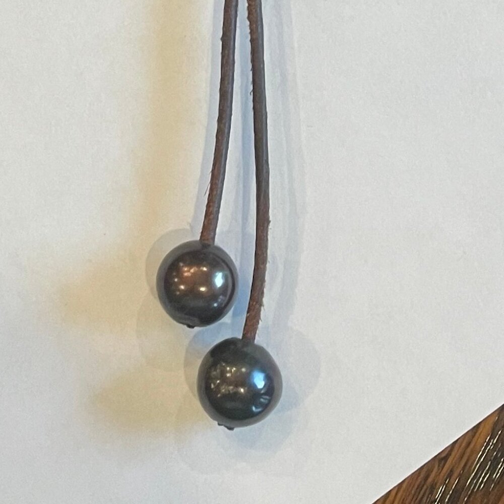 Leather necklace with Pearls